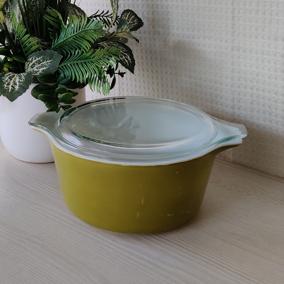 Vintage Pyrex Olive Green Pyrex 1 1/2 Quart Casserole Dish with Lid - Picture 8 of 11